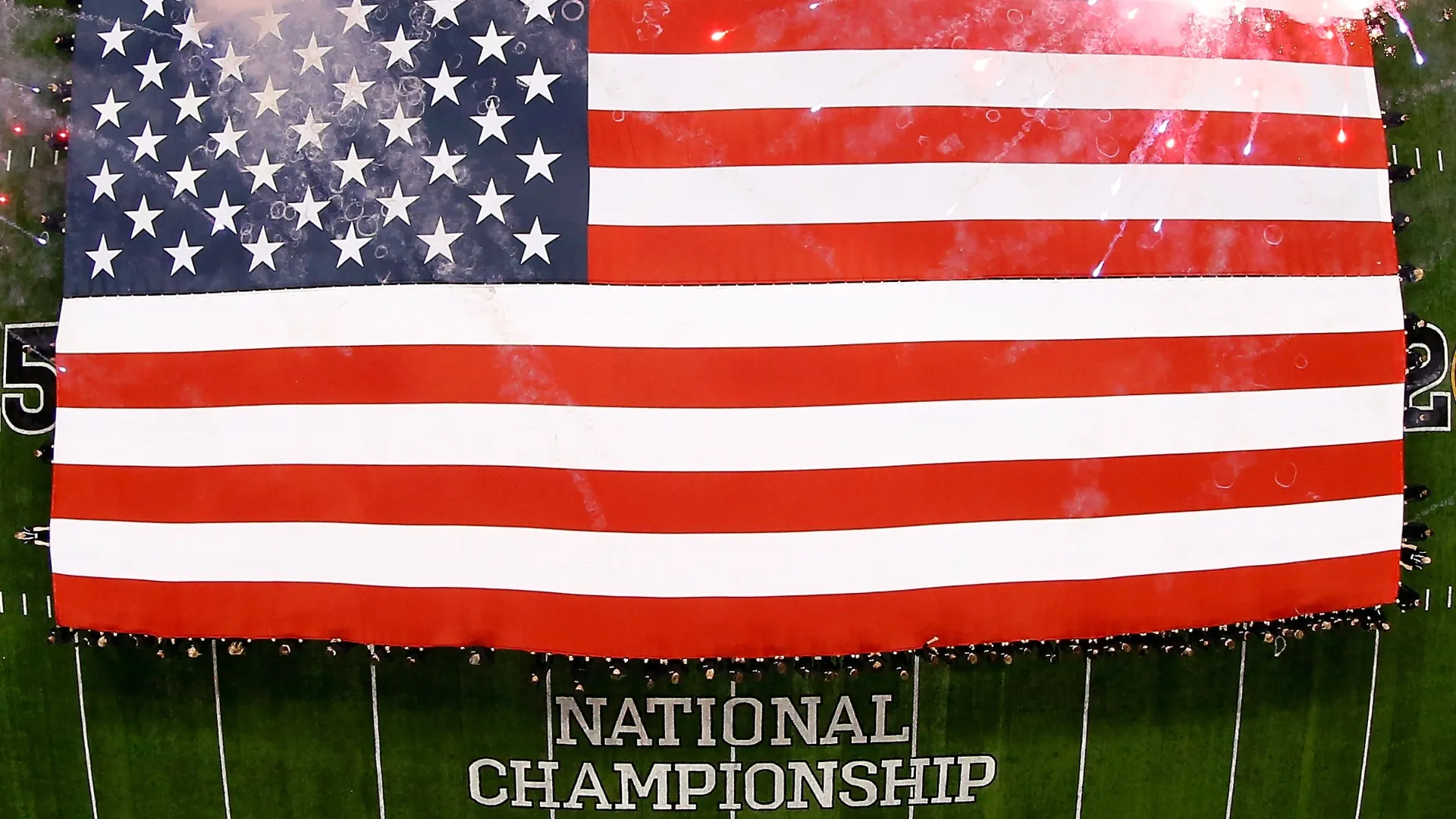 A view of the American flag during the national anthem in 2015 (Source: Tom Pennington/Getty Images)