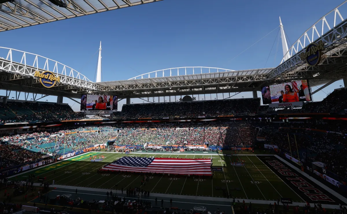 How many fans are attending the 2026 College Football Playoff National Championship at Hard Rock Stadium?