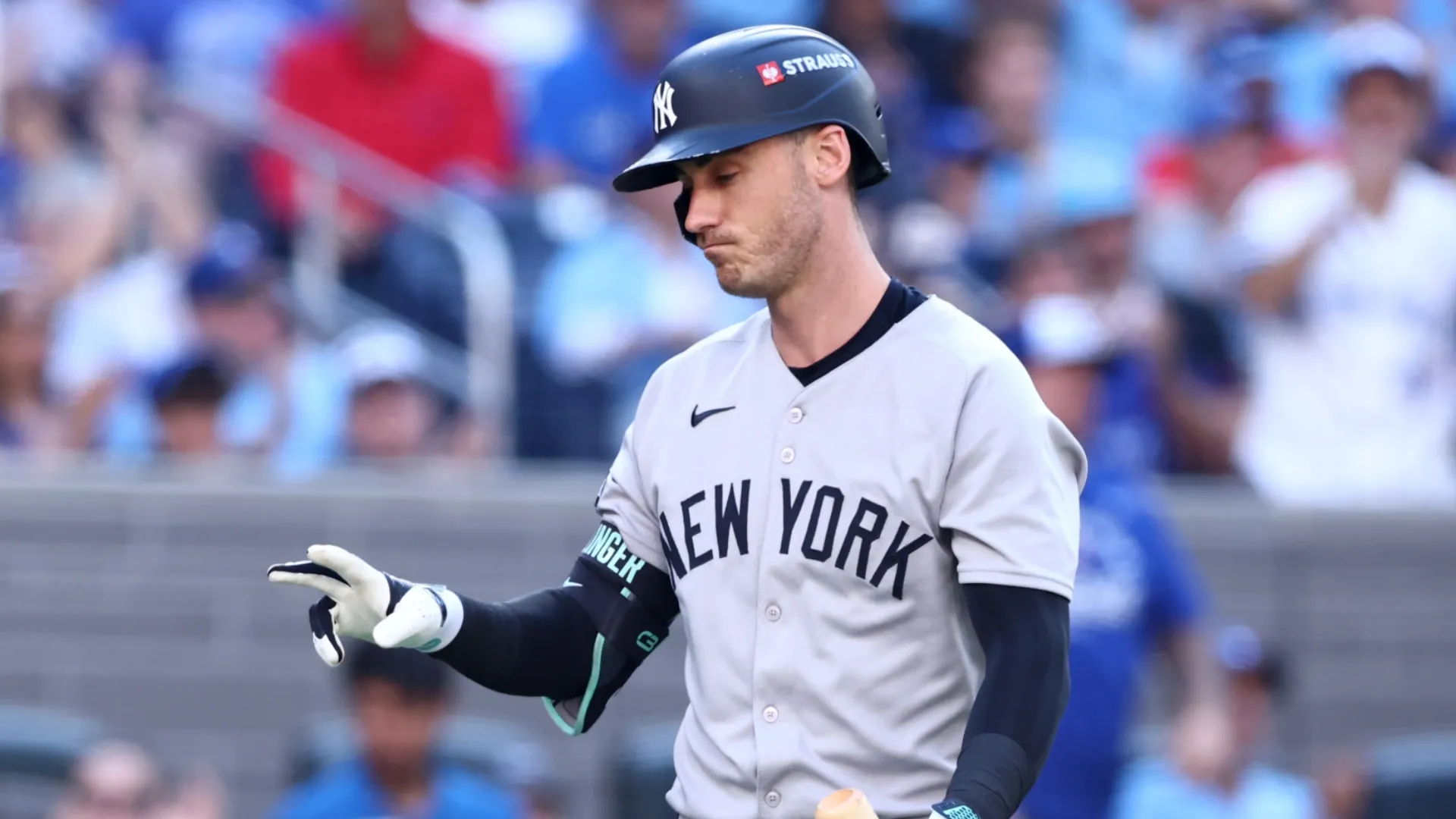 Cody Bellinger evaluates offers from the Mets and Yankees as the free-agent market heats up. Vaughn Ridley/Getty Images