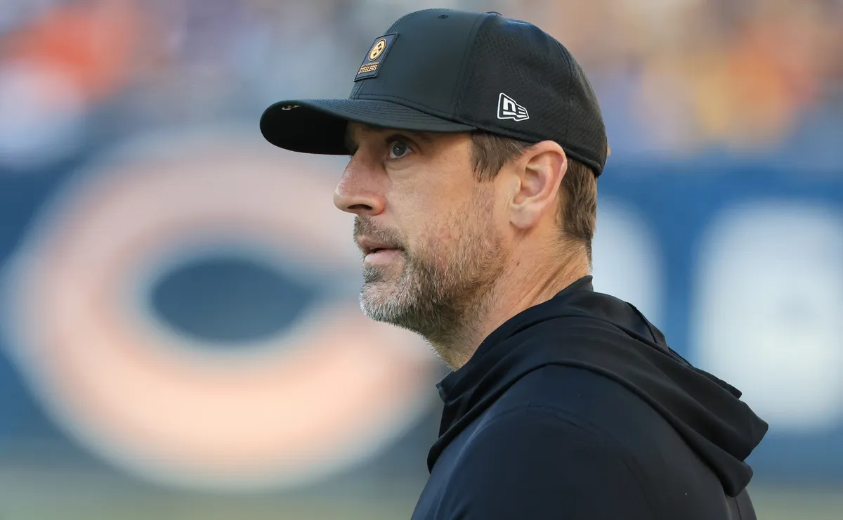 Steelers insider believes there’s a chance Aaron Rodgers plays for another NFL team in 2026