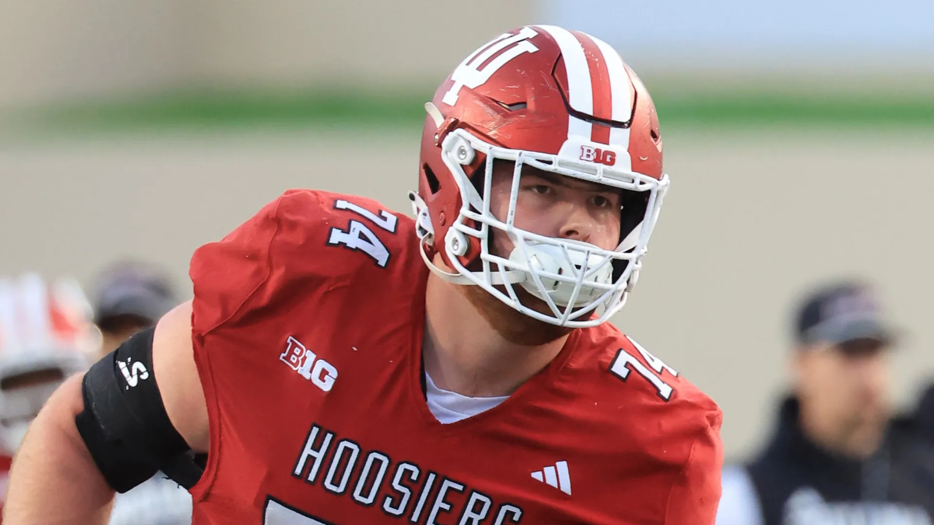 Bray Lynch warming up before a game