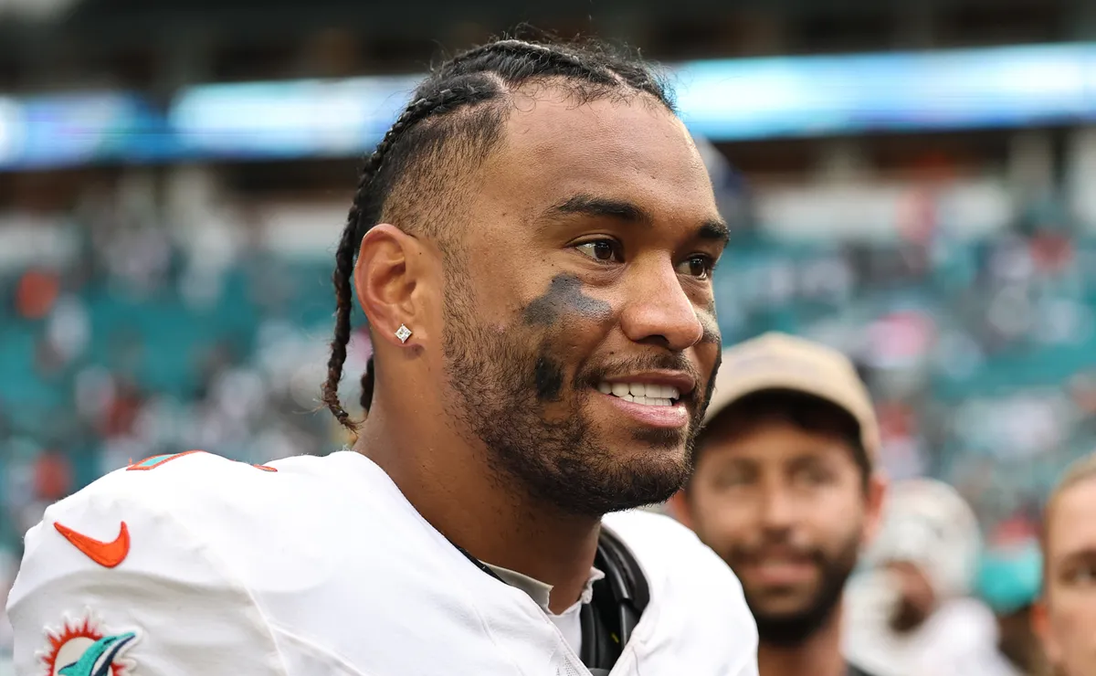 Dolphins GM fires warning shot at Tua Tagovailoa that could end his QB1 role in Miami