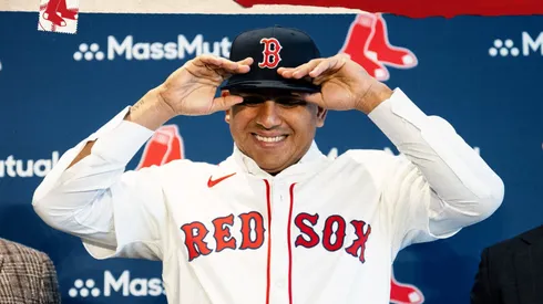 Ranger Suárez introduces himself at Fenway Park.
