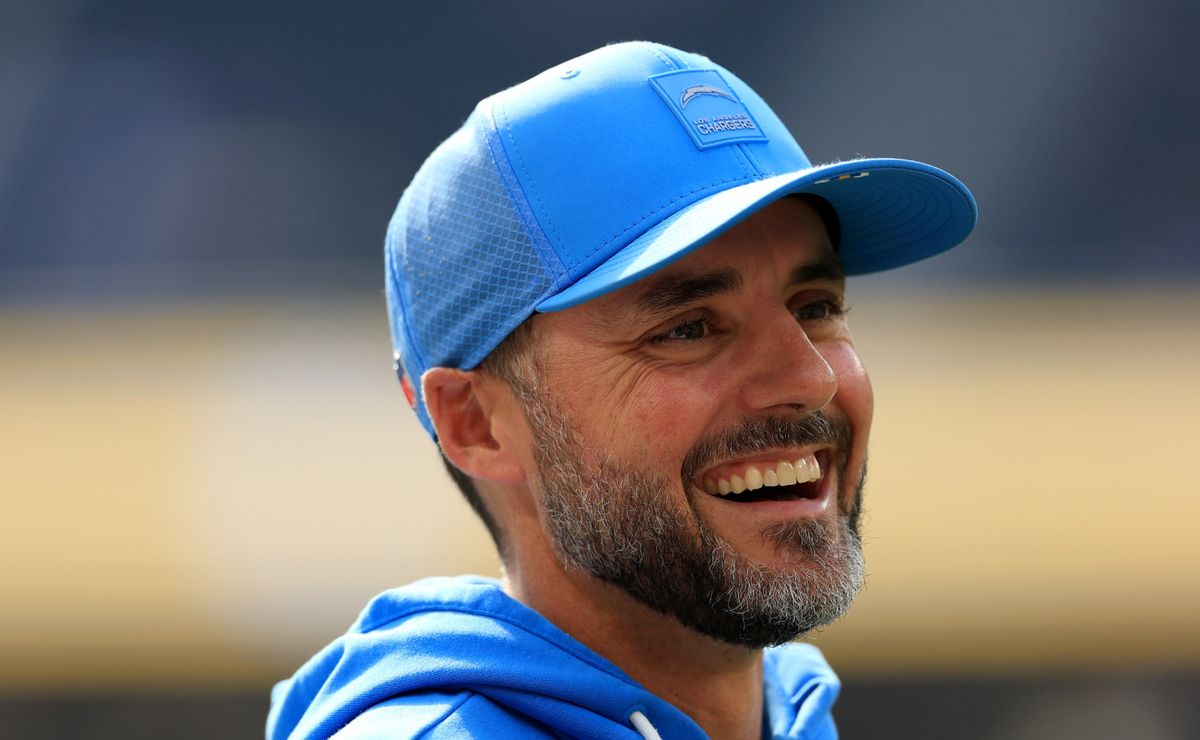 Chargers target Ravens coach to replace DC Jesse Minter who became HC in Baltimore