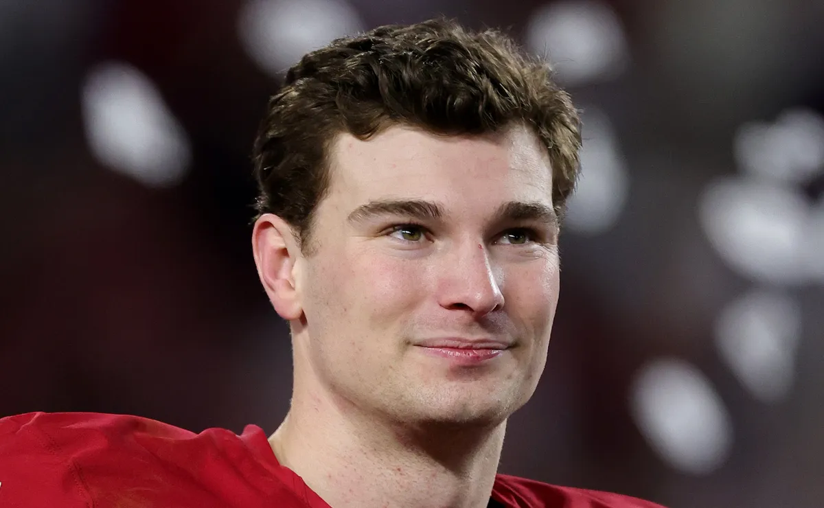 Indiana QB Fernando Mendoza hints at preferred NFL team after declaring for the 2026 Draft