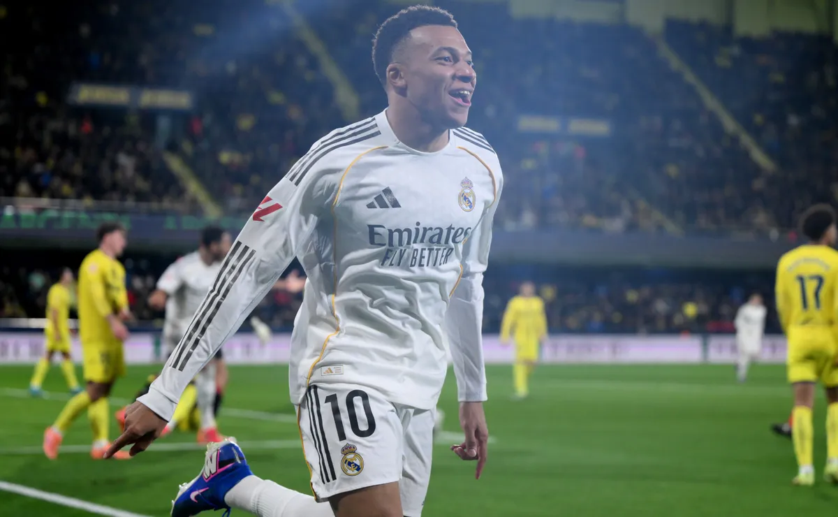 Comparing Adaptation Timelines in Modern Football Comparing Adaptation Timelines in Modern Football