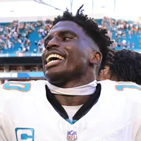 Dolphins’ Tyreek Hill reacts with a five-word message to a new key addition on Chiefs’ Andy Reid coaching staff