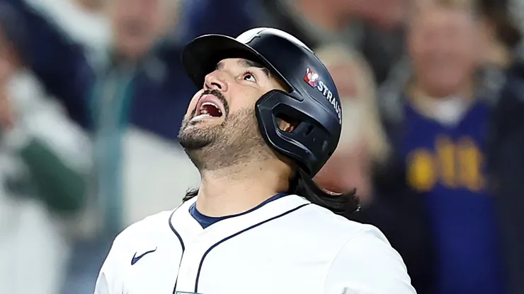 Eugenio Suárez celebrates after hitting a grand slam on October 17, 2025 in Seattle.