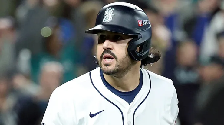 Eugenio Suárez #28 of the Seattle Mariners celebrates after hitting a grand slam.