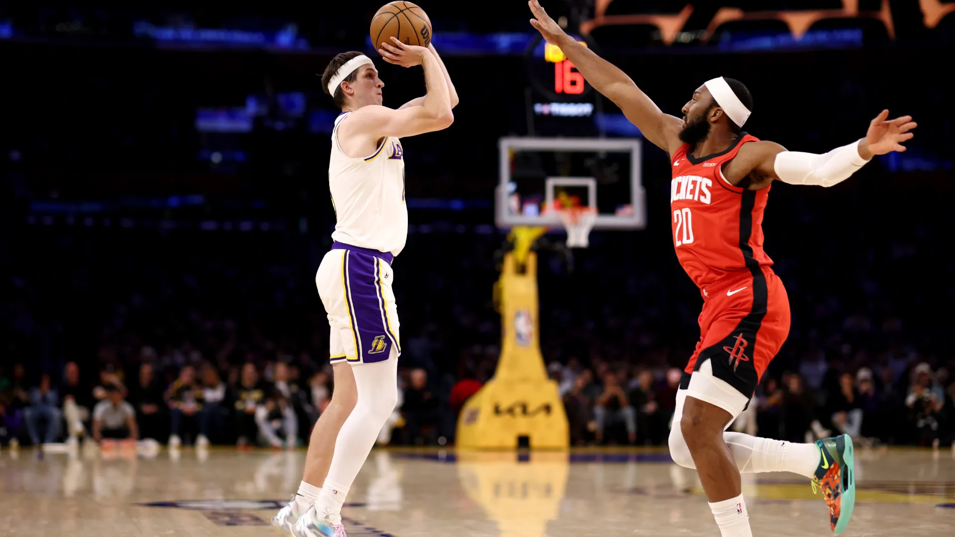 Austin Reaves in action during Christmas Day. (Getty Images)