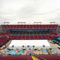 How many fans are attending Lightning vs Bruins 2026 NHL Stadium Series today?