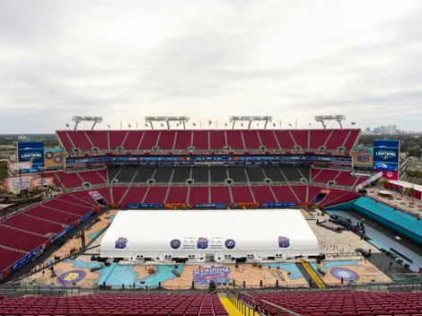 How many fans are attending Lightning vs Bruins 2026 NHL Stadium Series today?