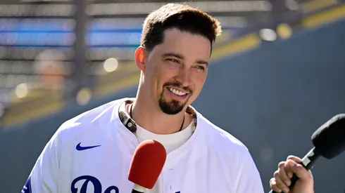 Blake Snell #7 of the Dodgers pitches during the ninth inning against the Blue Jays.