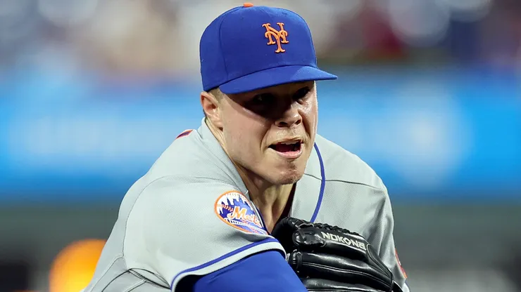 Vinny Nittoli #68 with the Mets pitches during the eighth inning against the Phillies.
