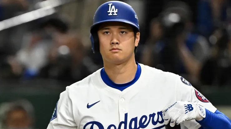 Shohei Ohtani #17 of the Dodgers prepares at bat during the MLB Tokyo Series.