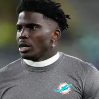 Dolphins sign new wide receiver with Tyrek Hill’s future uncertain in 2026