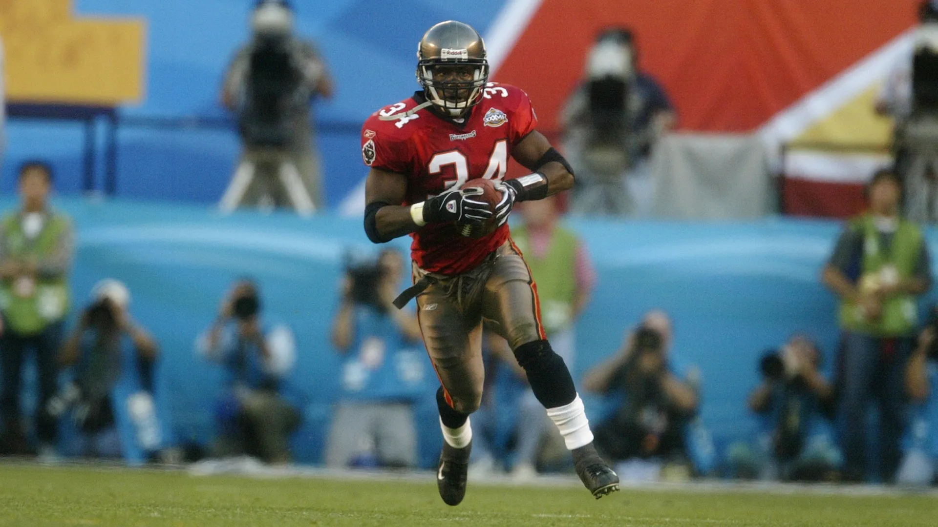 Dexter Jackson of the Tampa Bay Buccaneers at the Super Bowl XXXVII (Source: Al Bello/Getty Images)