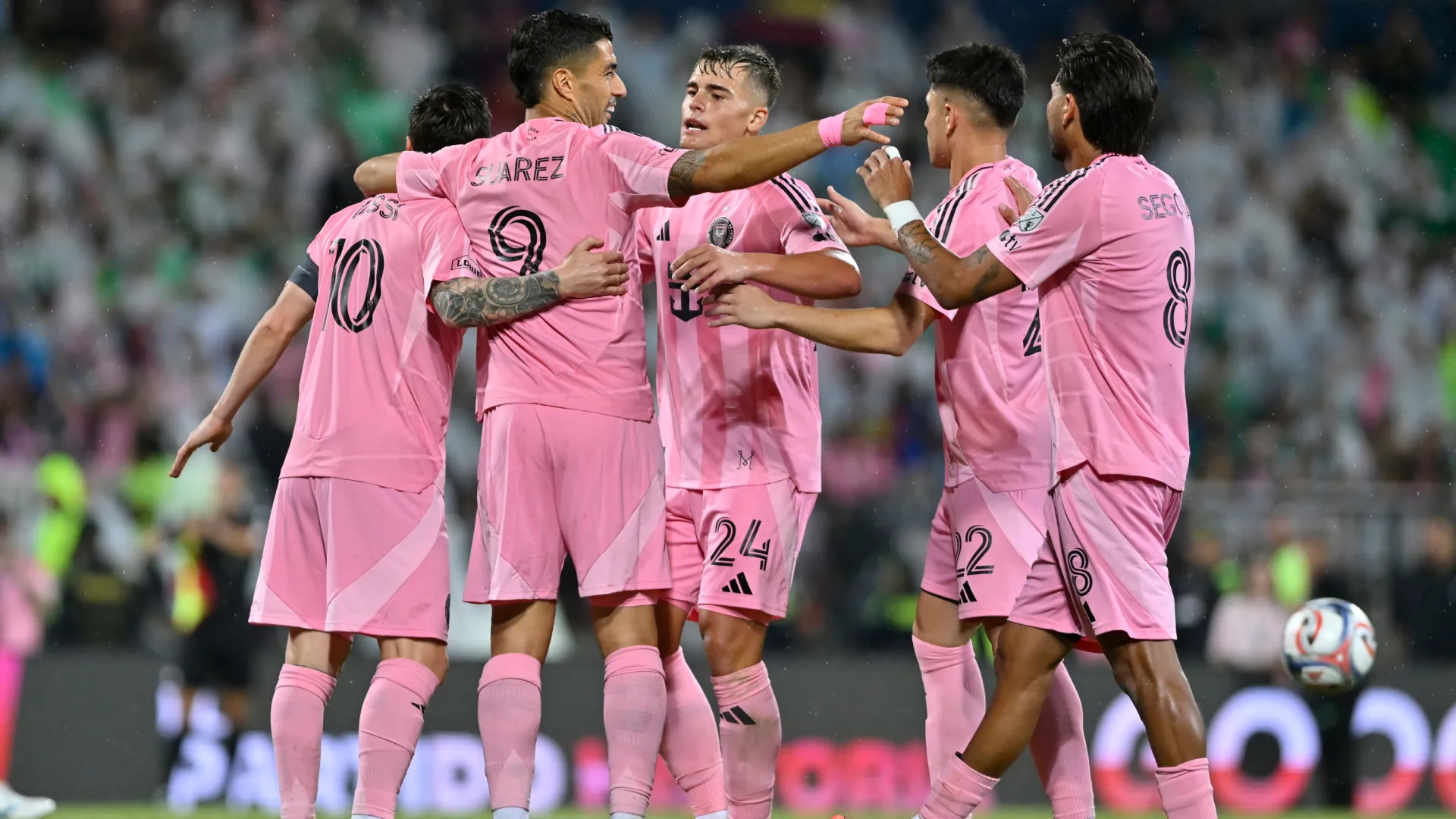 Luis Suarez celebrates a goal with his teammates. (Getty Images)