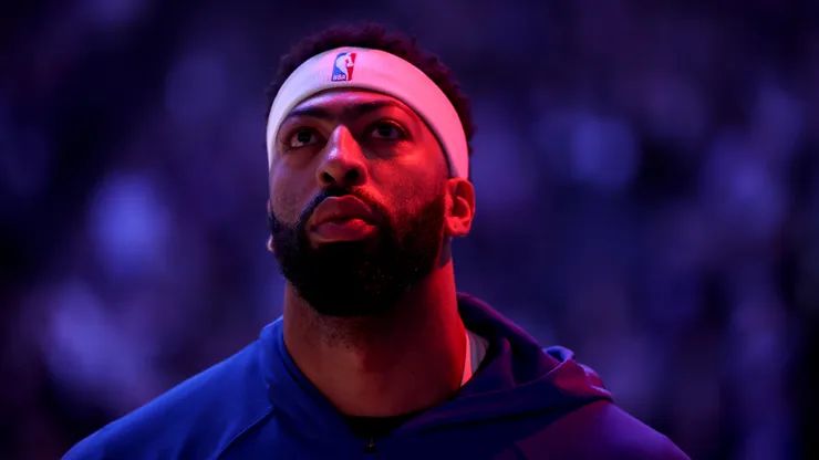 Anthony Davis prior to a game with the Dallas Mavericks.