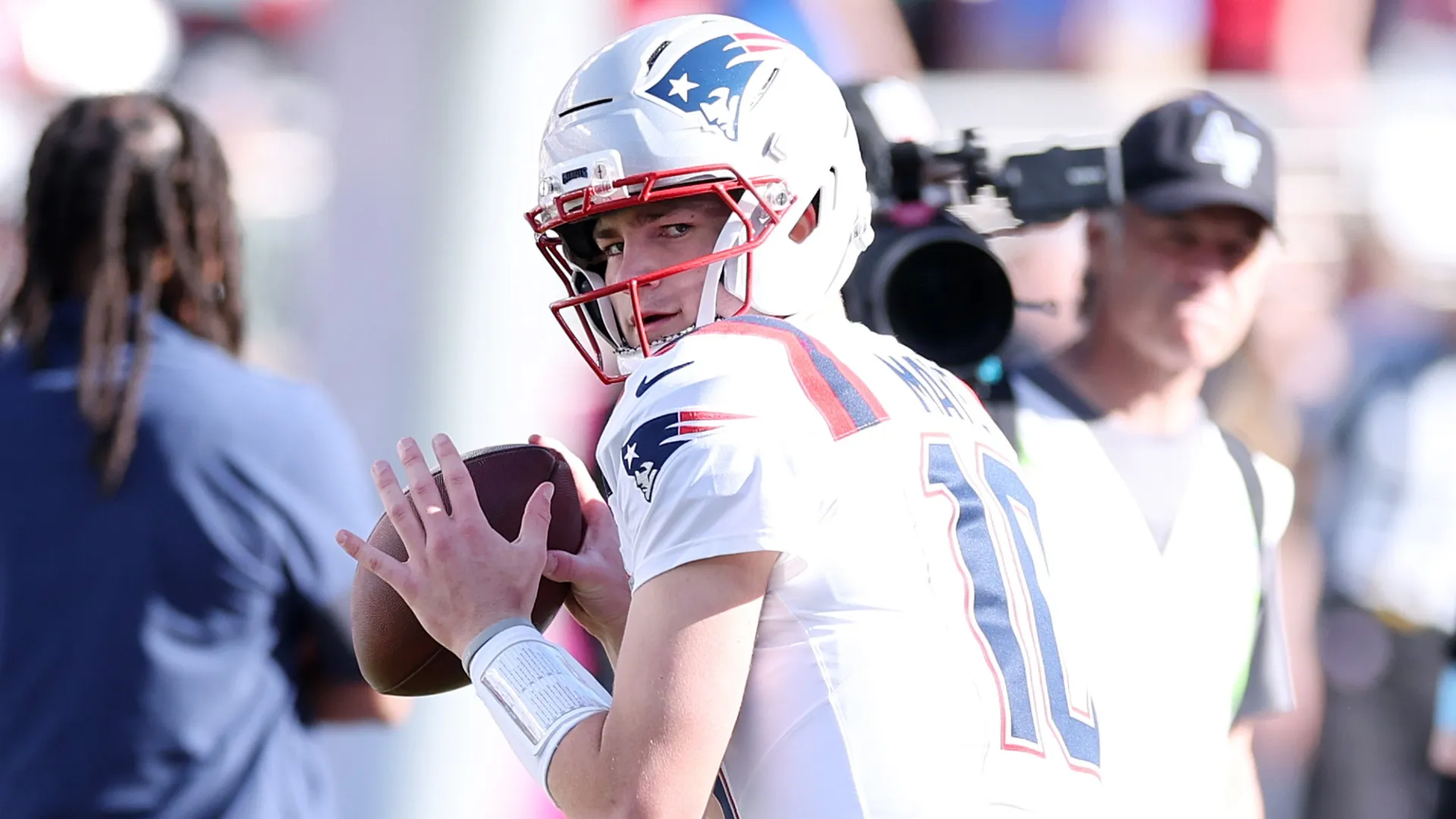 Drake Maye of the Patriots warms up prior to the start of Super Bowl LX (Source: Kevin C. Cox/Getty Images)