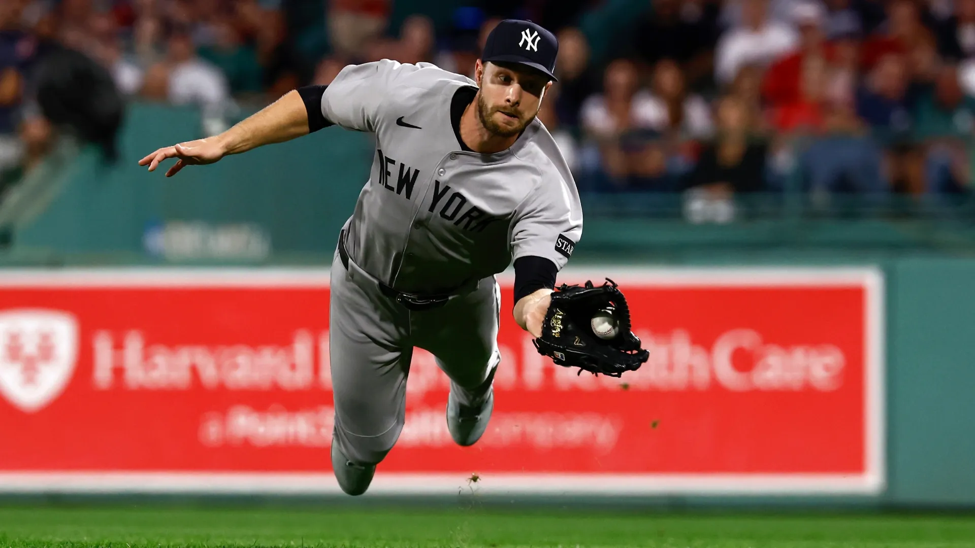 Austin Slater #29 of the Yankees makes a catch. Winslow Townson/Getty Images