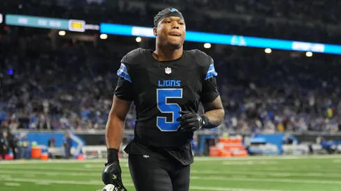 David Montgomery #5 of the Detroit Lions jogs across the field.

