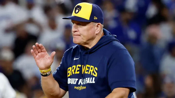 Manager Pat Murphy #49 of the Milwaukee Brewers.