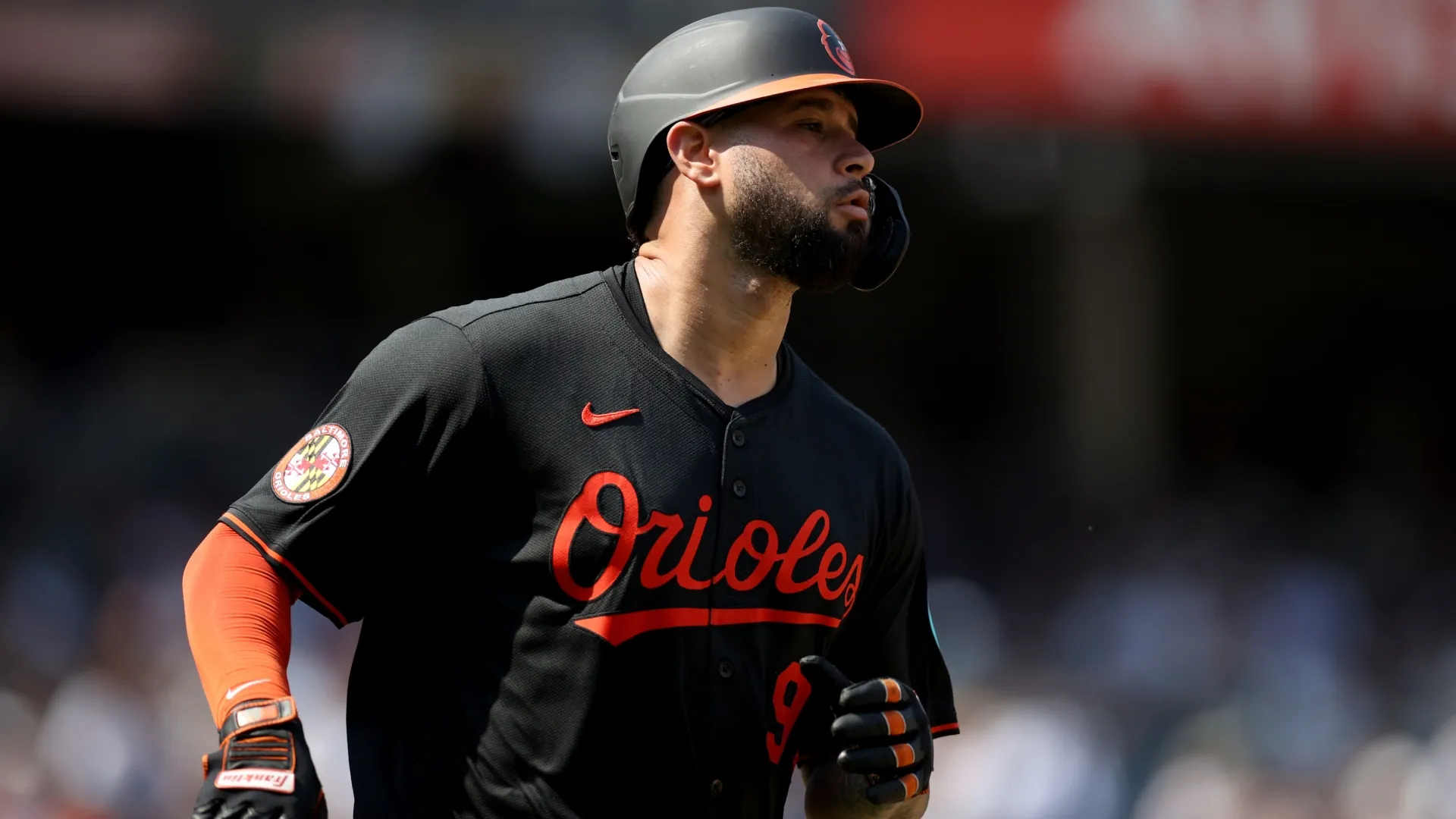 Gary Sanchez running for base