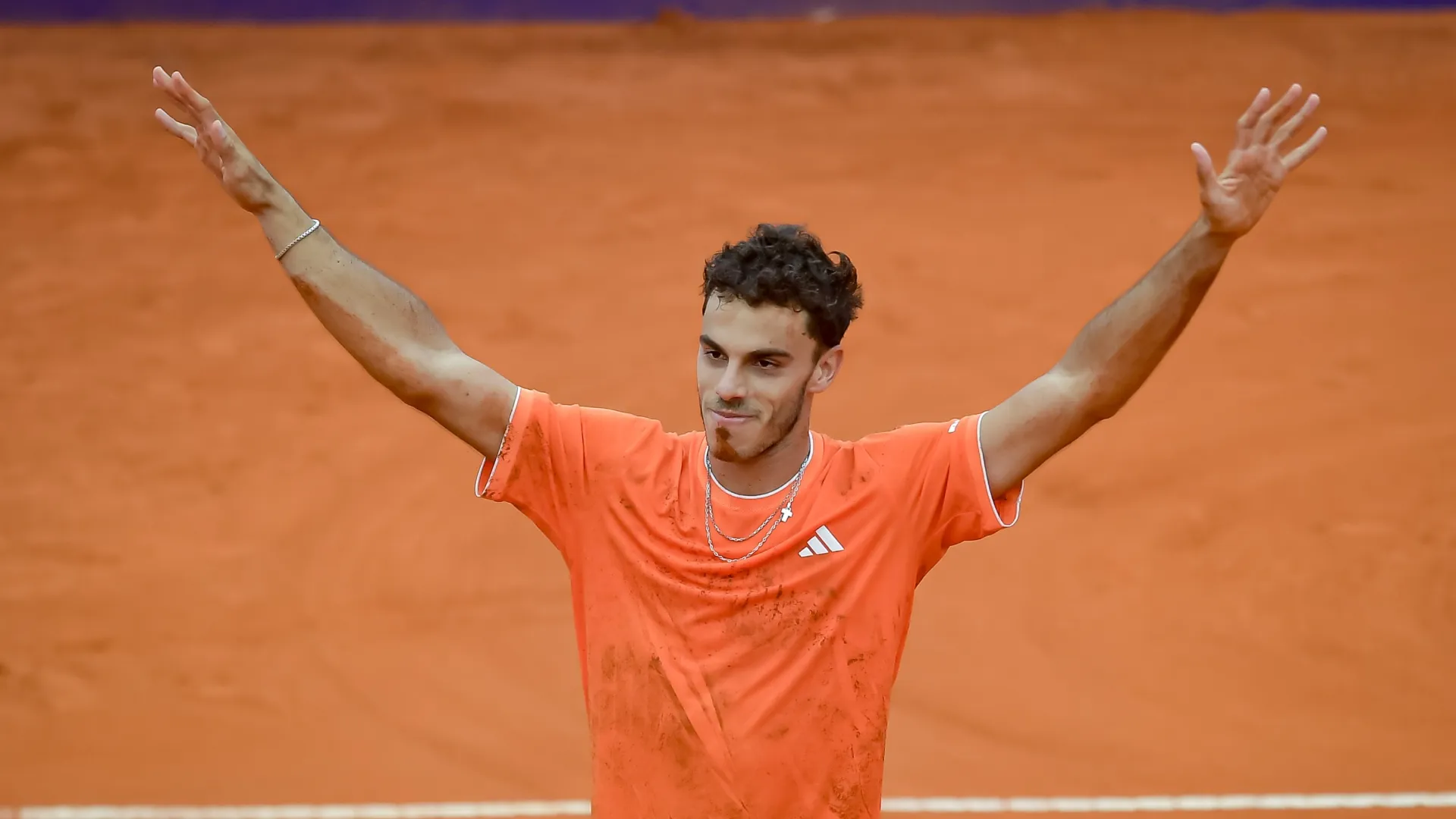 Francisco Cerundolo celebrates after winning the 2026 Argentina Open.