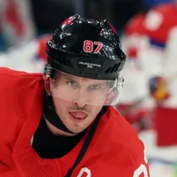 Will Sidney Crosby return to play for Team Canada vs Czechia in 2026 Winter Olympics hockey quarterfinals after injury?
