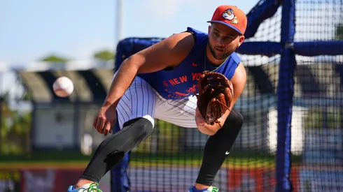 Bo Bichette #19 of the New York Mets fields.