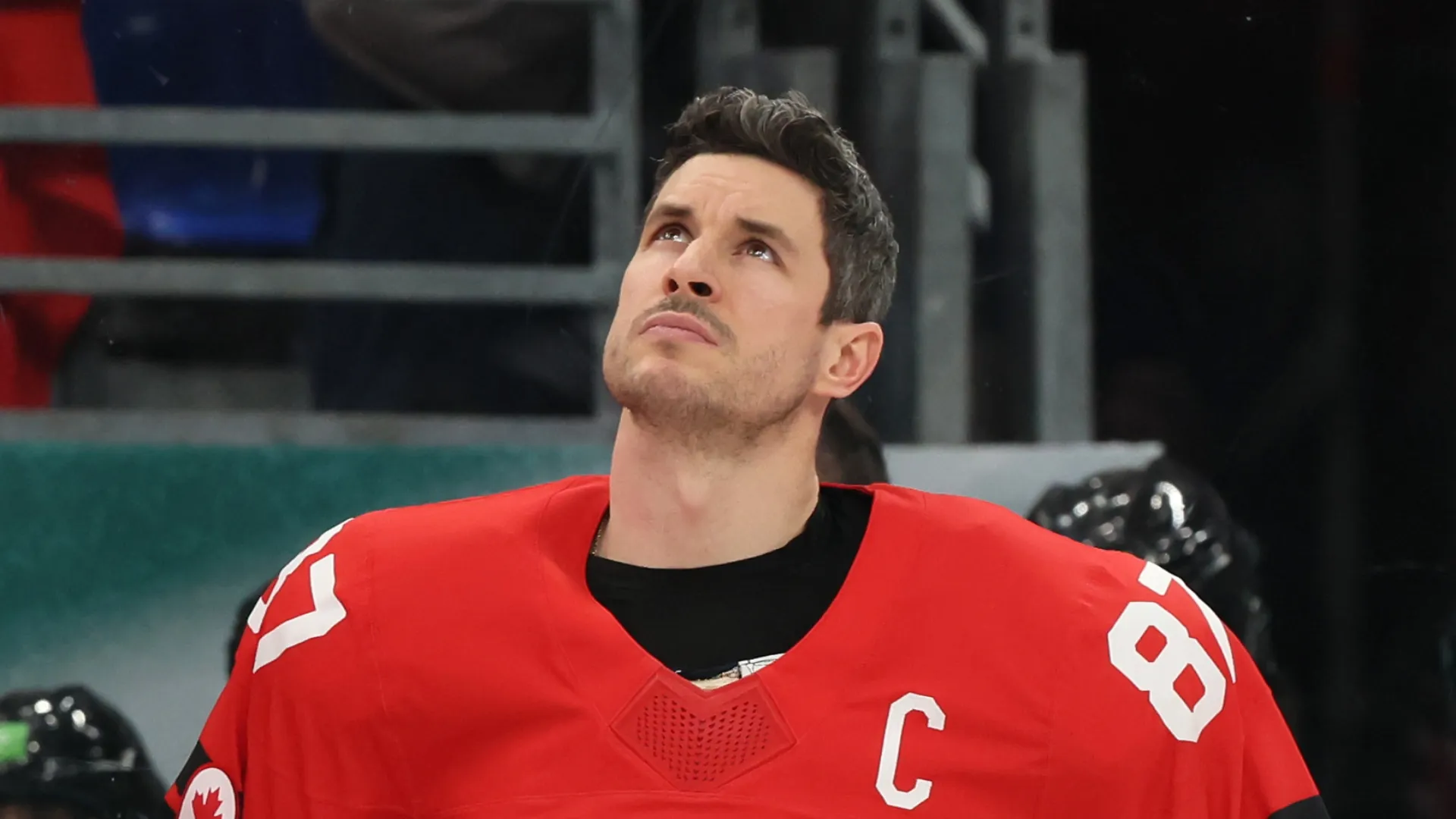 A disappointed Sidney Crosby looking up