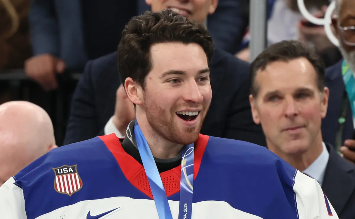 Bruins spark concern over Olympic gold medalist with emergency roster move