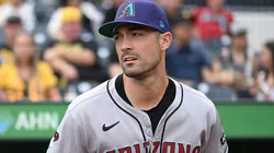 Randal Grichuk #15 with the Diamondbacks runs onto the field to warm up.
