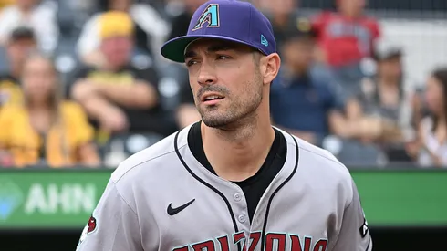 Randal Grichuk #15 with the Diamondbacks runs onto the field to warm up.