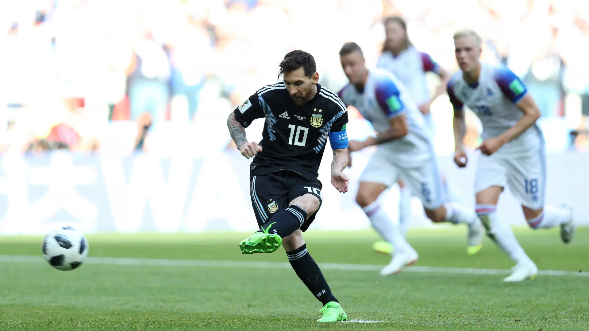 Lionel Messi fails to convert penalty against Iceland. (Getty Images)
