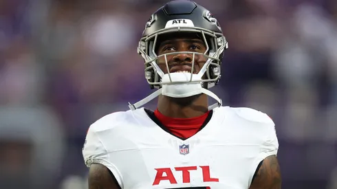 Kyle Pitts Sr. #8 of the Atlanta Falcons