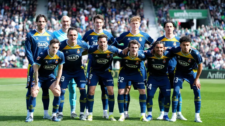 RCD Espanyol players pose for a team photo.