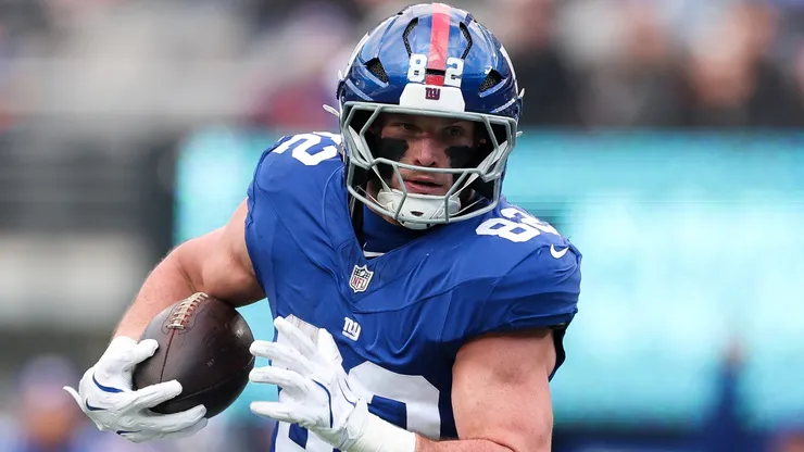 Daniel Bellinger #82 of the New York Giants scores a touchdown during a game in 2026.