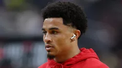 Trent McDuffie warming up before a Chiefs game.