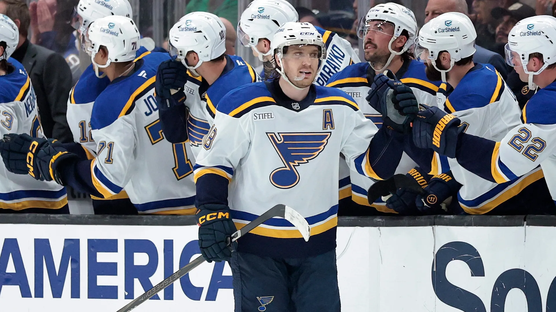 Robert Thomas #18 of the St. Louis Blues celebrates a goal in 2025 (Source: Ronald Martinez/Getty Images)