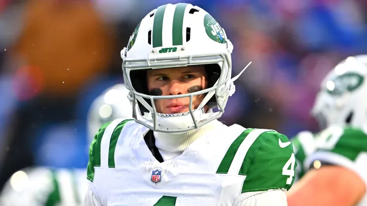Brady Cook #4 of the New York Jets warms up before a game in 2026.