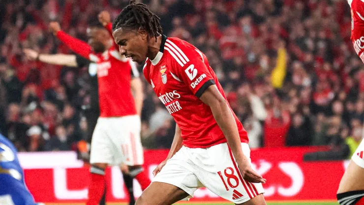 Leandro Barreiro scores the equalizer for Benfica.