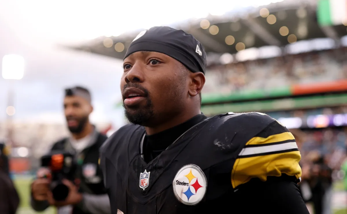 Gainwell leaves Steelers for Bucs Updated RB depth charts in