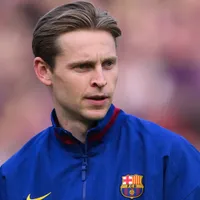 Why is Frenkie de Jong not playing today for Barcelona vs Newcastle in first leg of 2026 UEFA Champions League round of 16?