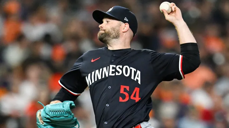 Danny Coulombe #54 of the Minnesota Twins pitches against the Astros.