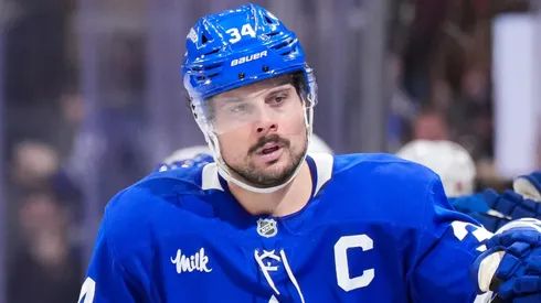 Auston Matthews #34 of the Maple Leafs celebrates his third-period goal.