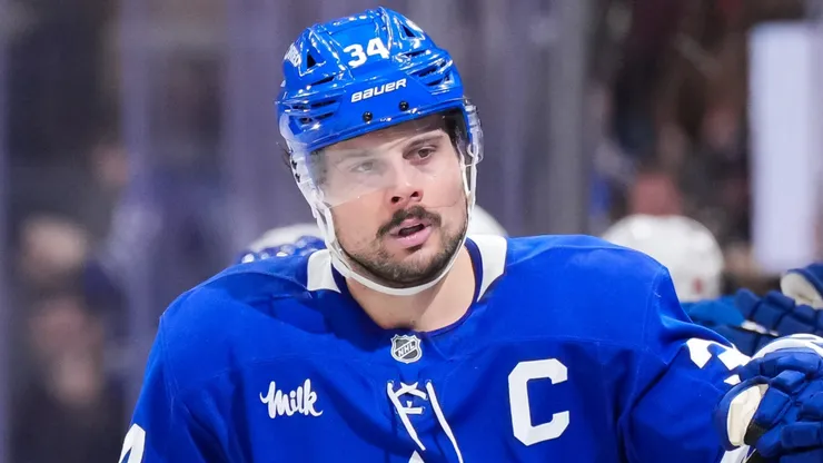 Auston Matthews #34 of the Maple Leafs celebrates his third-period goal.