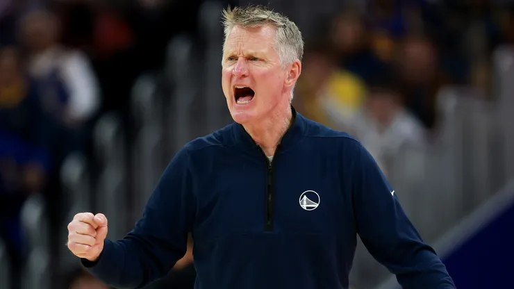 Head coach Steve Kerr of the Golden State Warriors complains.
