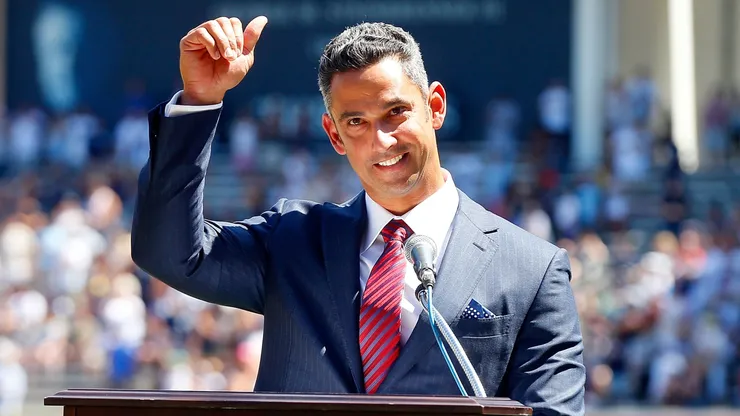 Former New York Yankee Jorge Posada speaks to the crowd.